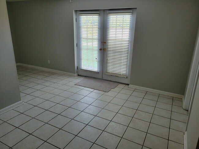 Building Photo - 109 Golf Club Ln