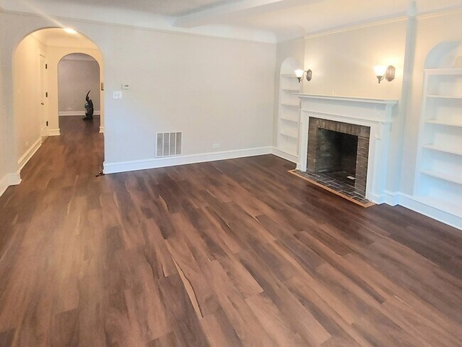 Building Photo - 4835 Lee St