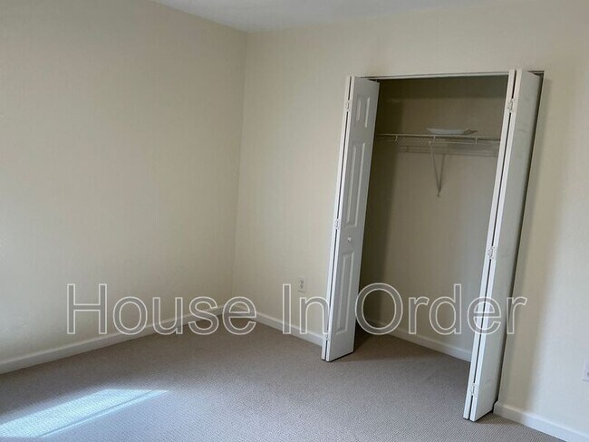 Building Photo - 5 Rathfarnham Rd