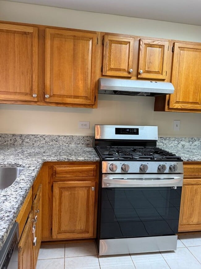 Building Photo - Commuter’s Dream! Large 2BR/2BA Condo Steps from Metro – All Utilities Included!