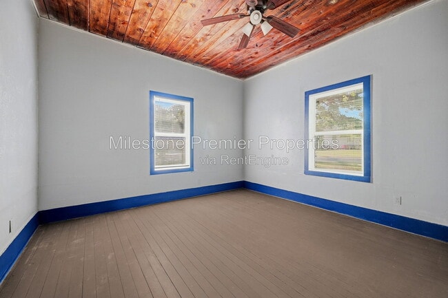 Building Photo - 605 E Woodard St