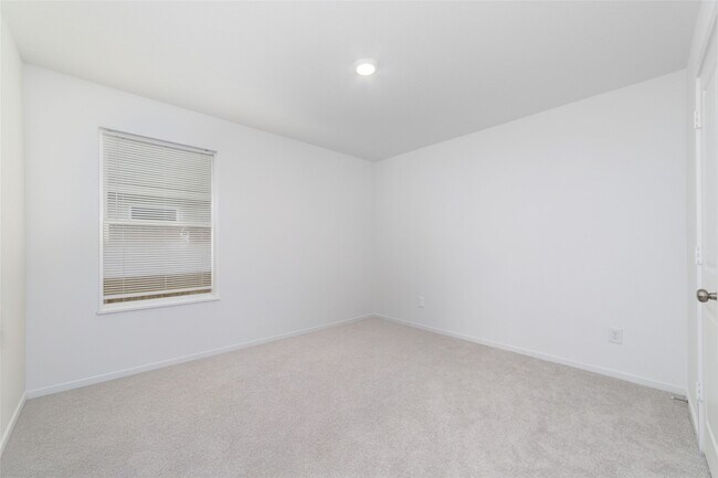 Building Photo - 12410 Mountain Daisy Rd