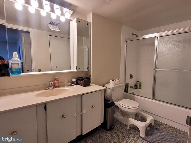 Building Photo - 1420 Locust St