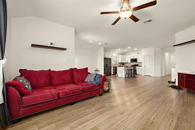 Building Photo - 424 Sebring Cir