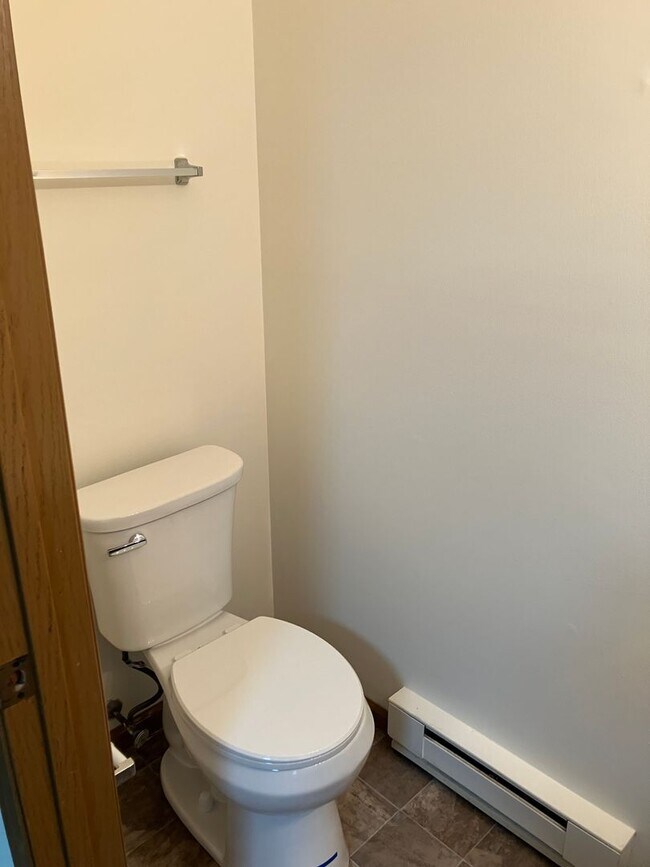 Building Photo - Spacious 2-Bedroom Living in a Quiet Commu...