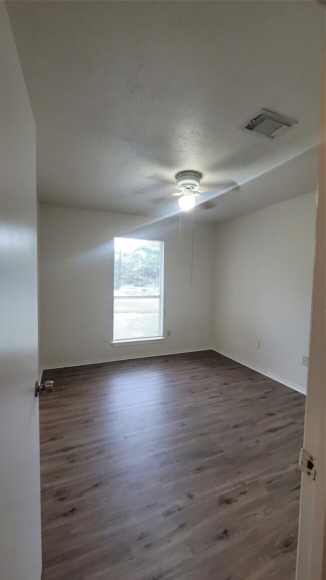 Building Photo - 18214 Almonte Ln