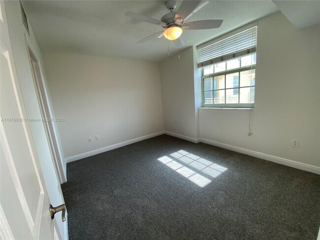 Building Photo - 610 Clematis St
