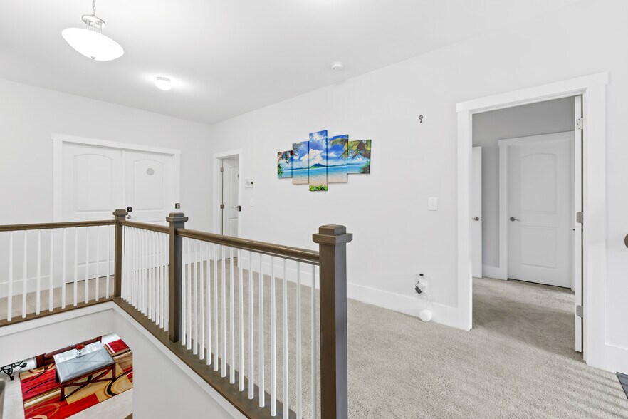 Building Photo - Room in House on Grace Ln