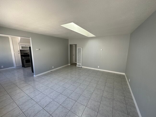 Building Photo - 2619 Rockefeller Ln
