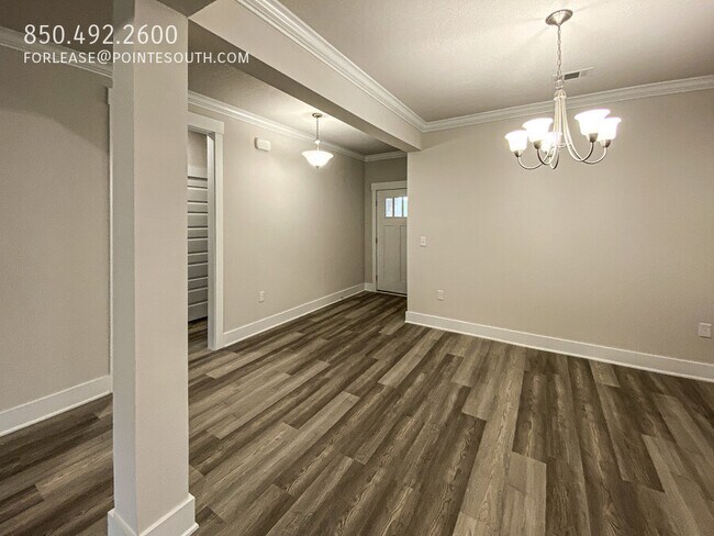 Building Photo - 10078 Lakeview Dr
