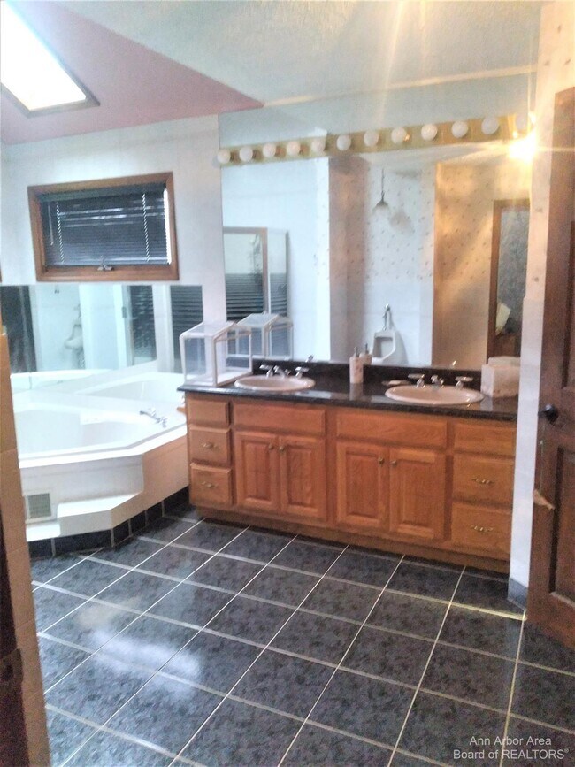 Building Photo - 5383 Textile Rd