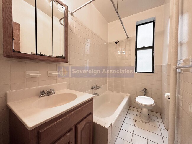 Building Photo - 64 W 108th St