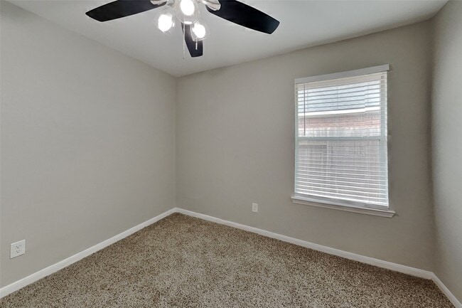 Building Photo - 32411 Cross Spring Park Ln
