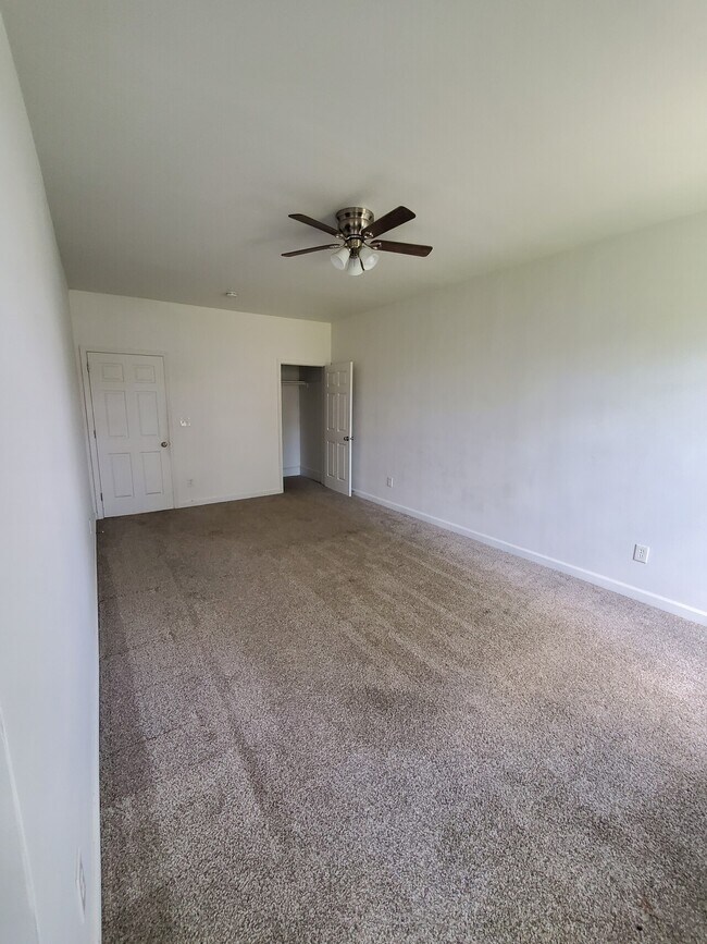 Building Photo - 100 S Park St