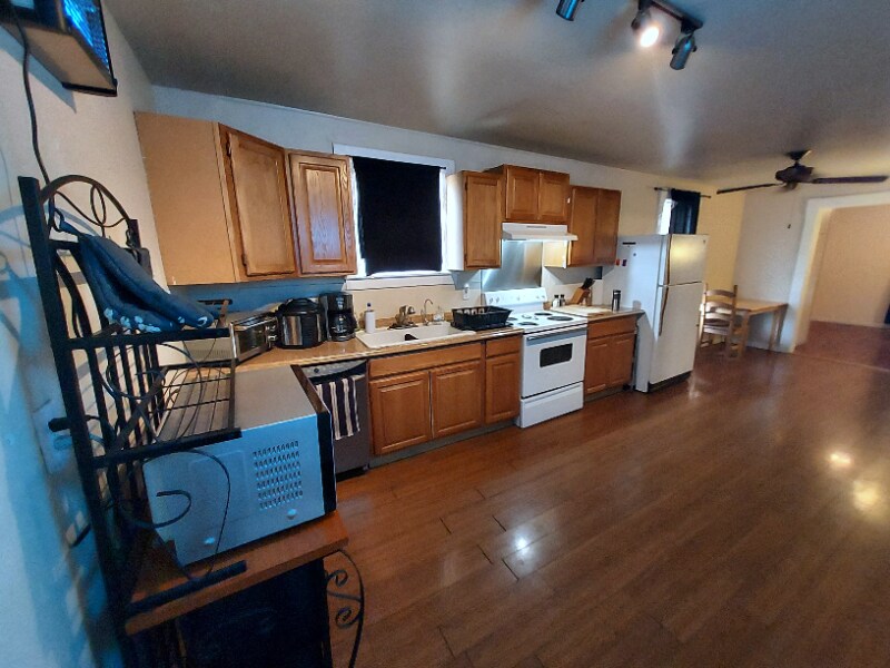 Building Photo - 127 S Main St