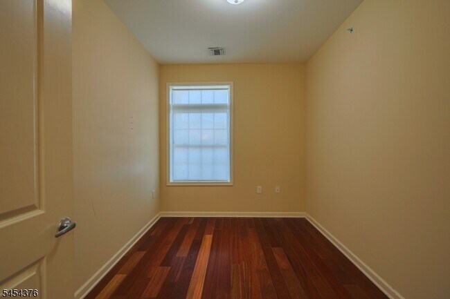 Building Photo - 104 E Elizabeth Ave