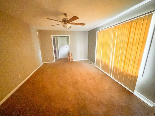 Building Photo - 3 bed 2 bath for rent