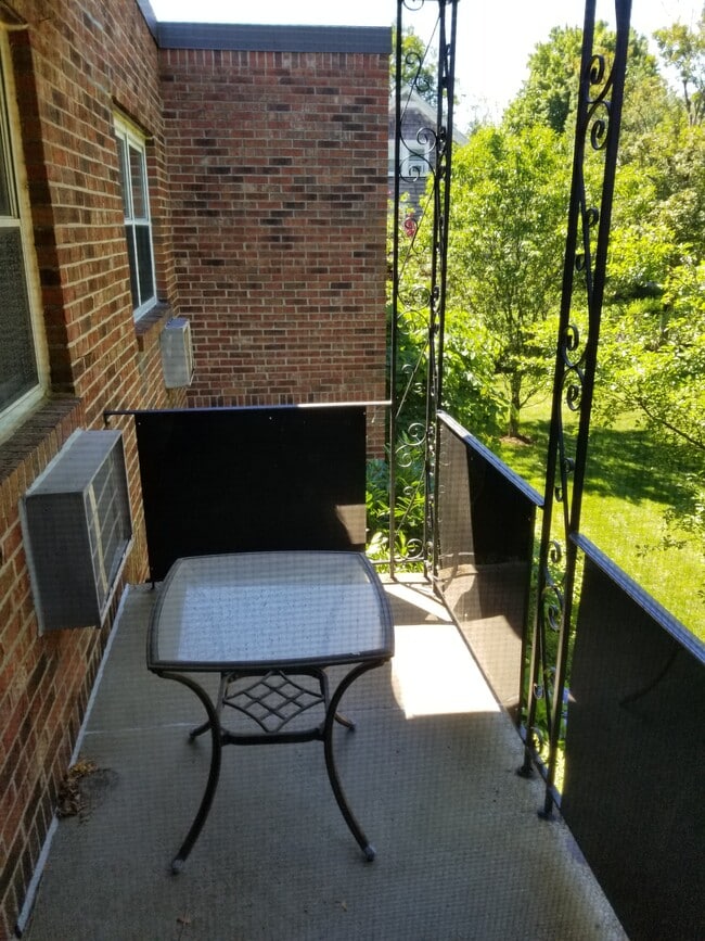 Building Photo - 152 N Broadway