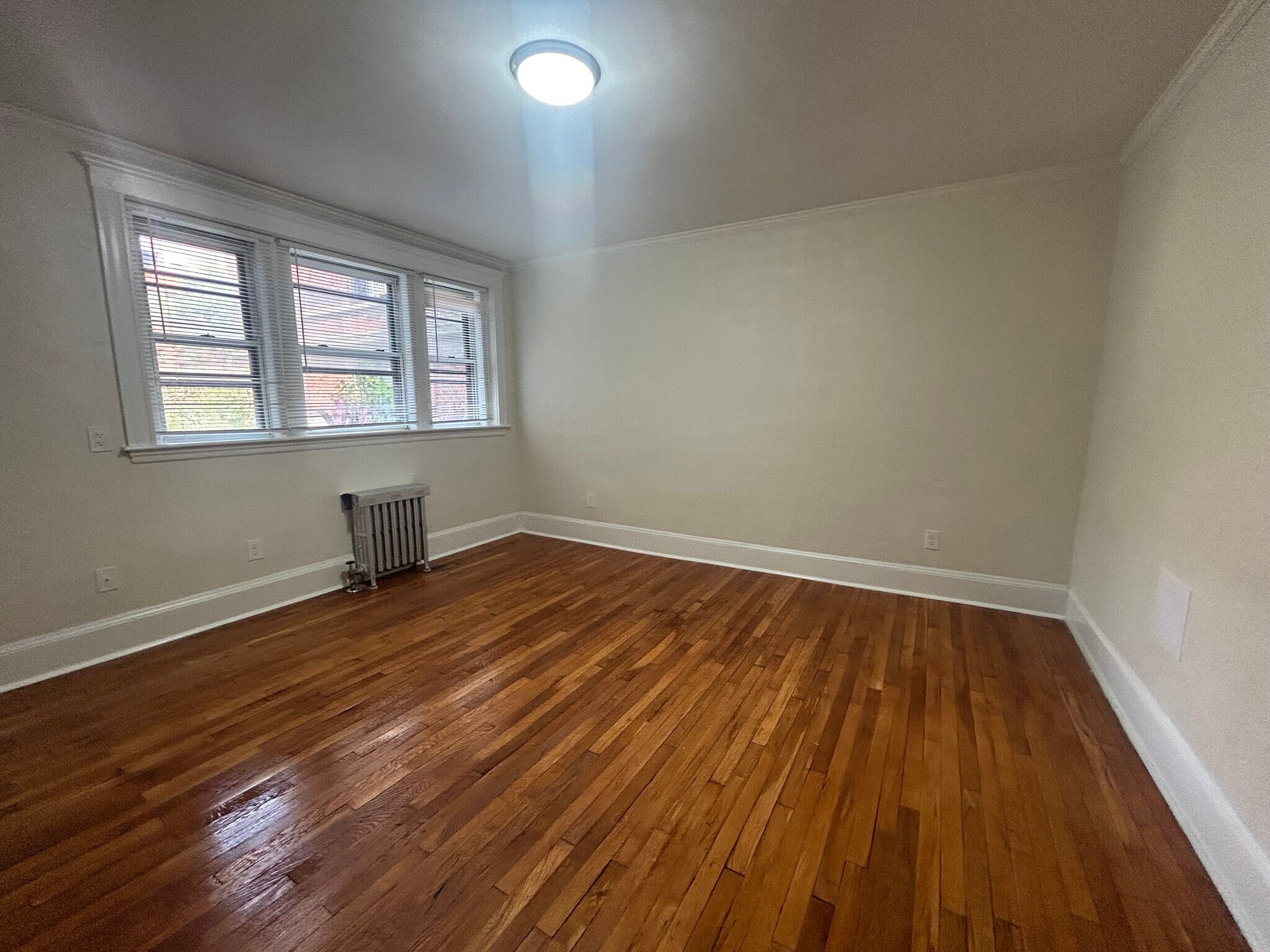 Building Photo - 8 Lakeville Rd