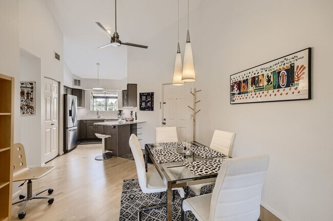 Building Photo - Turnkey 2 BDR/2BA Boulder Condo