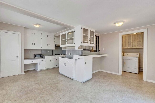 Building Photo - 3810 Brookview Rd