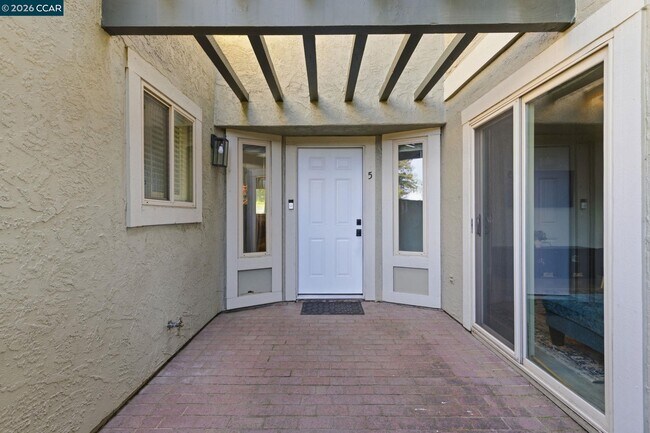 Building Photo - 102 Luna Grande Cir