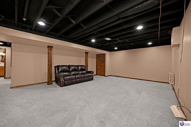 Building Photo - 306 Forest Trce