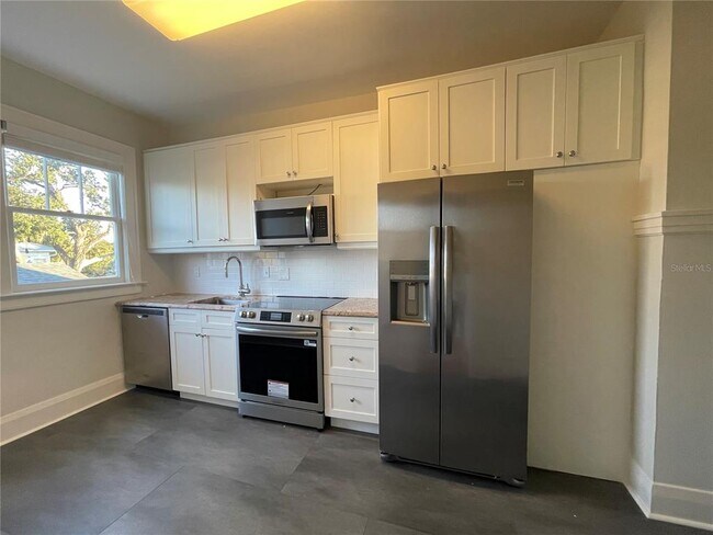 Building Photo - 1806 W Morrison Ave