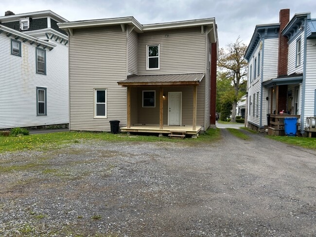 Building Photo - 114 S Melcher St