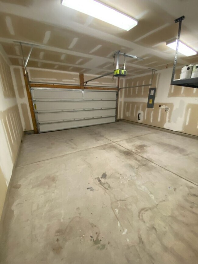 Building Photo - Beautiful 4 Bedroom in Cane Bay