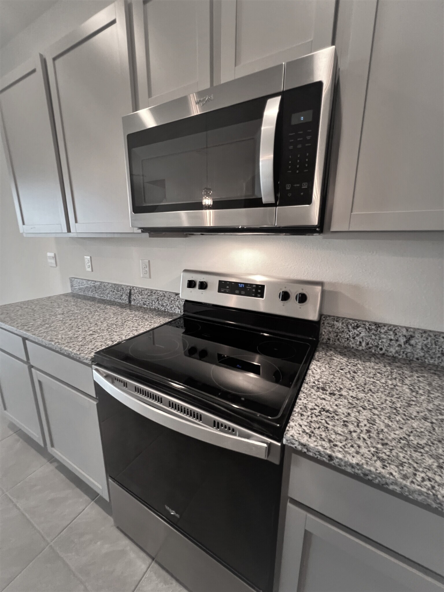 Smooth top stove - 5247 Dragonfly Dr