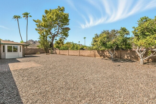 Building Photo - Beautiful 3 bed, 2 bath w/ bonus Room, loc...