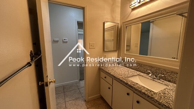 Building Photo - Very Nice Greenhaven 2bd/1ba Condo in Gated Community - Must See