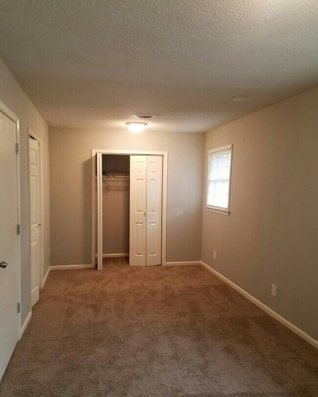 Building Photo - 4018 Strathmore Dr