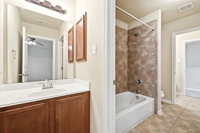 Building Photo - ***APPLICATION CURRENTLY UNDER REVIEW***Spacious Cul-de-sac home located close to Seaworld, Lackl...