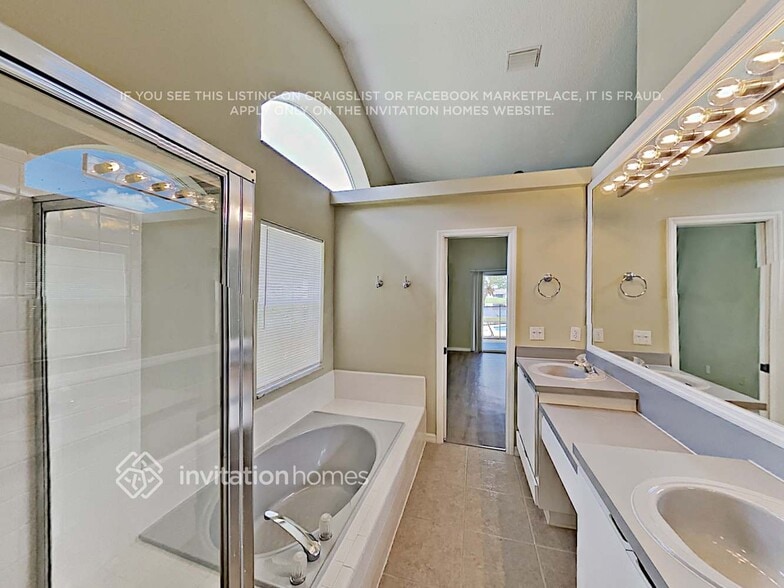 Building Photo - 5195 Deer Creek Dr