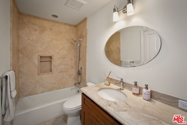 Building Photo - 2529 Pesquera Dr