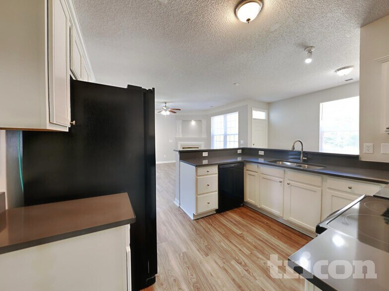 Building Photo - 5920 Shining Oak Ln