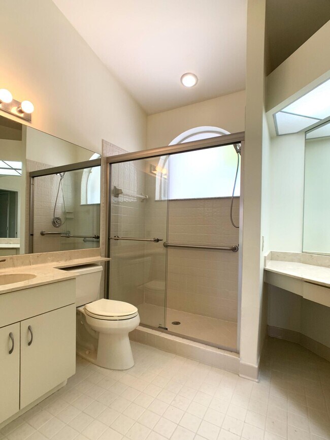Building Photo - 10459 Lake Vista Cir