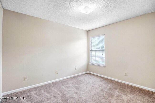 Building Photo - 12895 Bentwater Dr