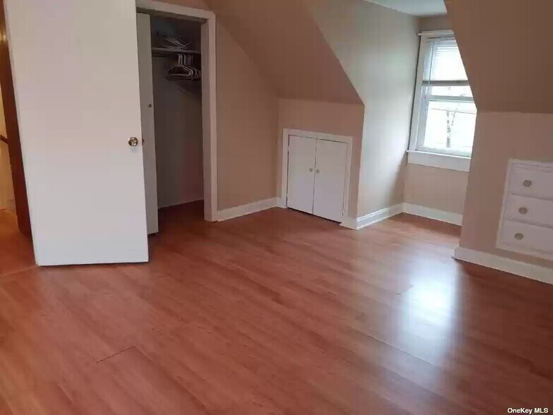 Building Photo - 8640 235th Ct