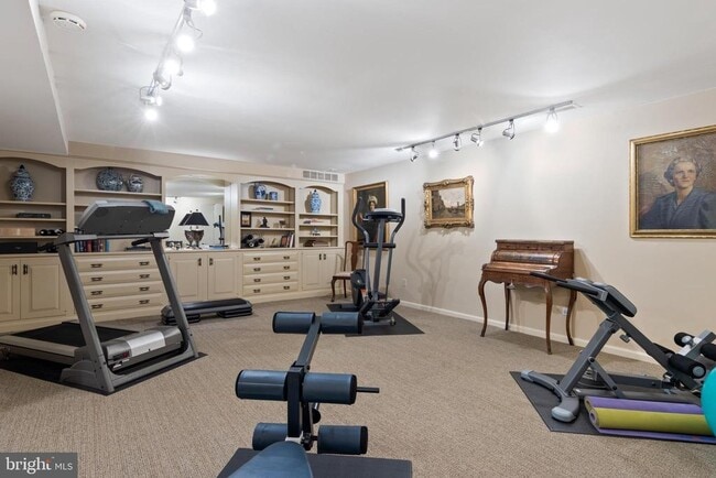 Building Photo - 4 Brettagne