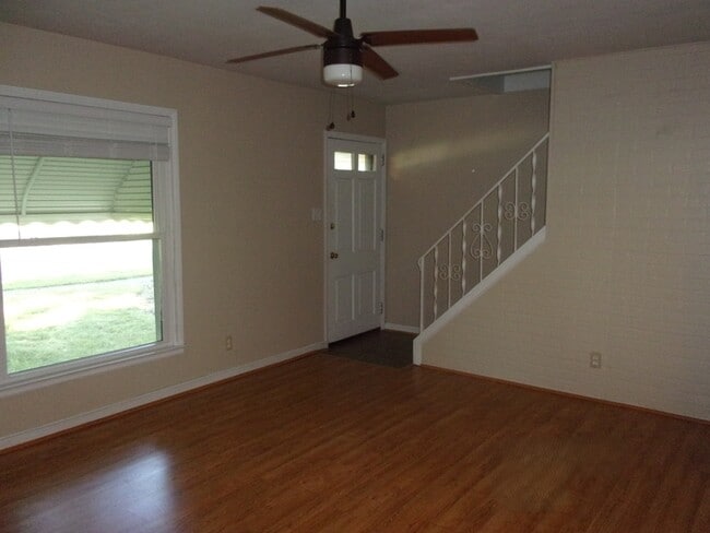 Building Photo - 1975 Tudor St