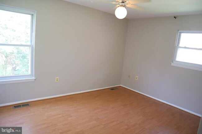 Building Photo - 910 Allan Rd