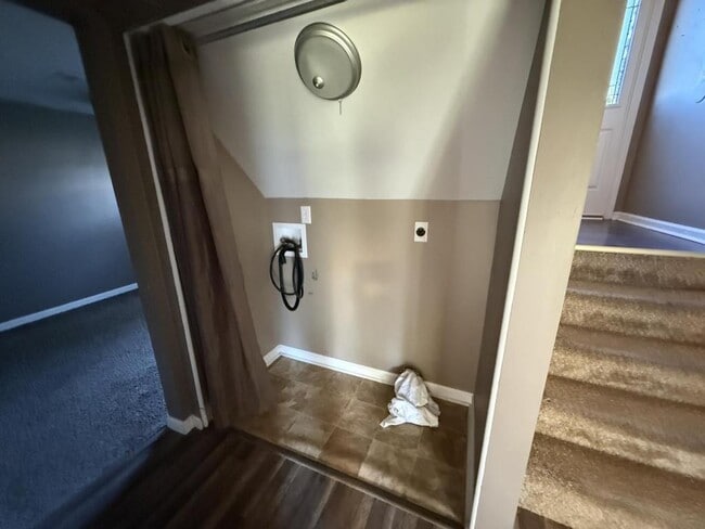 Building Photo - 1402 N Miles St