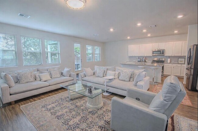 Building Photo - 1123 Winifred Dr