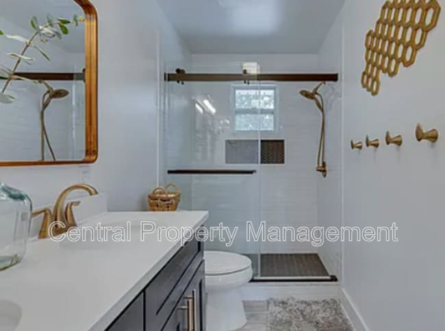 Building Photo - 1126 N Hwy 25 Bypass