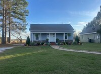 Building Photo - 532 W Hughes St