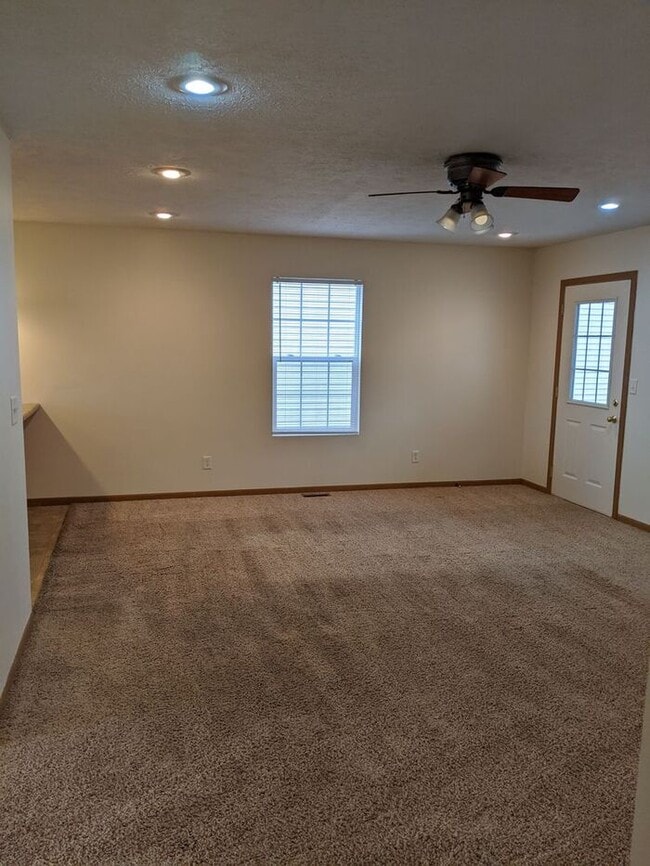 Building Photo - 3 BR, 2 BA home on the northside near shopping