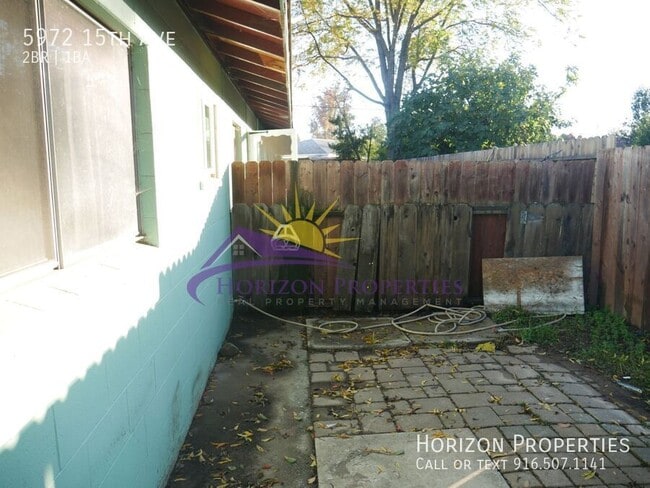 Building Photo - 5972 15th Ave